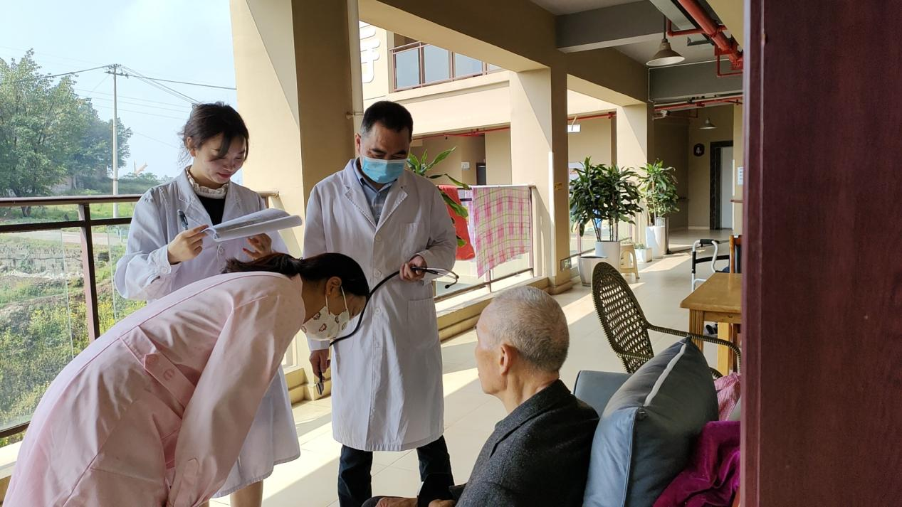 为什么越来越多的老人愿意去养老院养老？？？？？